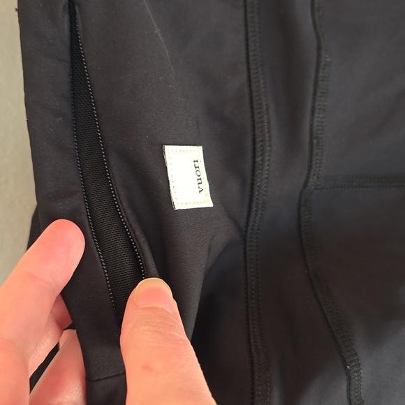 Vuori stride leggings size large - Picture 4 of 6